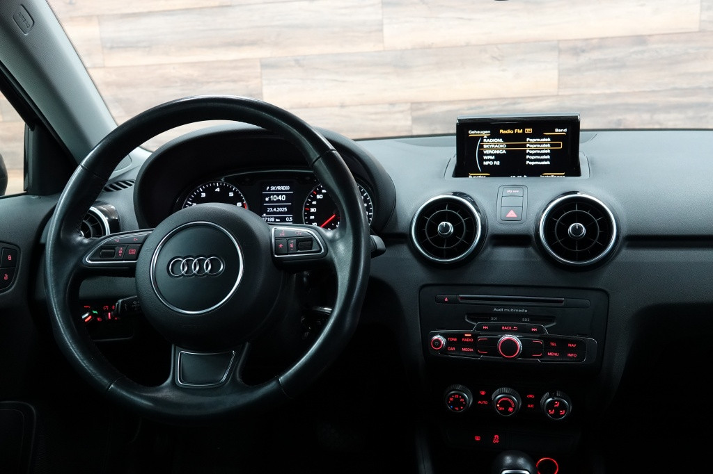 Audi A1 s-line 1.4 tfsi | automaat | pdc | navi | bluetooth |