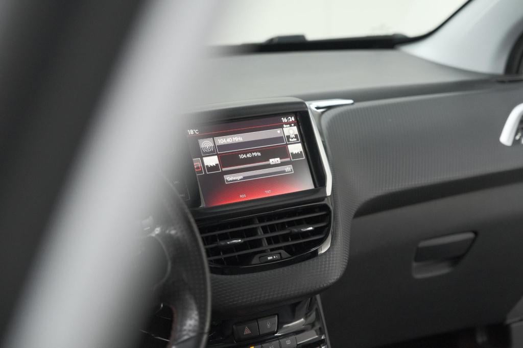 Peugeot 2008 puretech 110 eat6 gt | trekhaak | camera | panoramadak | apple