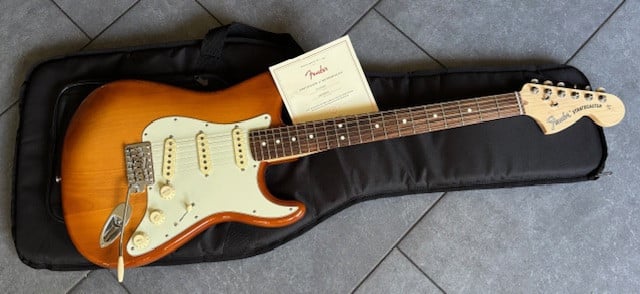 Fender stratocaster Performer USA.