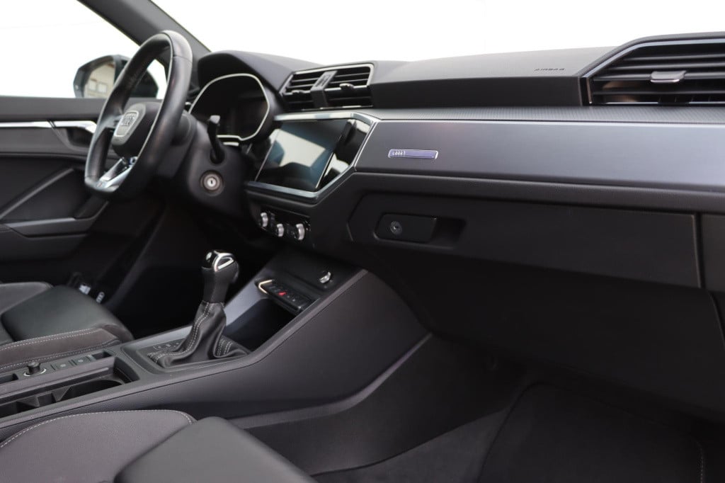 Audi Q3 35 tfsi s line s-tronic