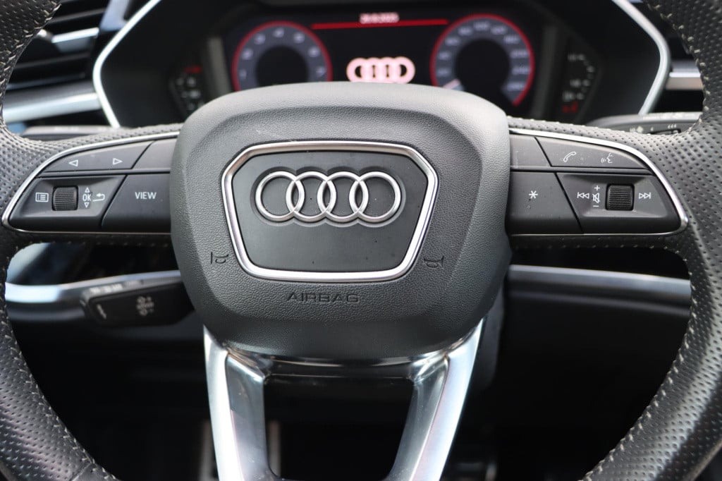 Audi Q3 35 tfsi s line s-tronic