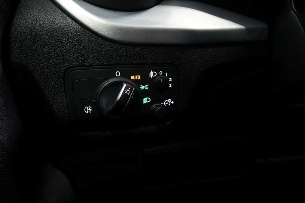 Audi Q2 1.0 tfsi sport | pdc | 19" | driveselect |