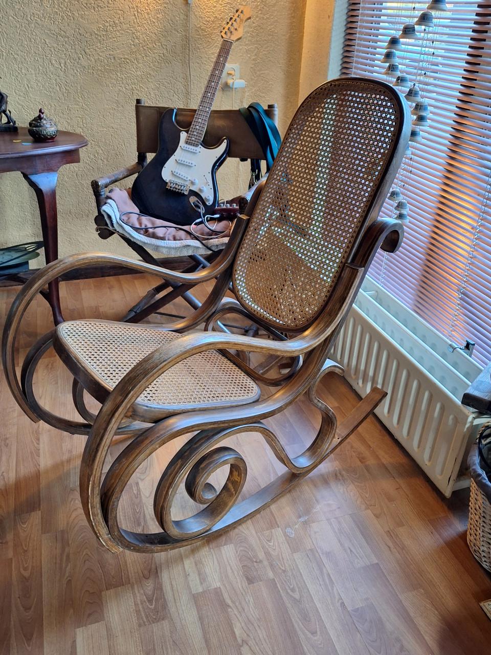Thonet (like) schommelstoel