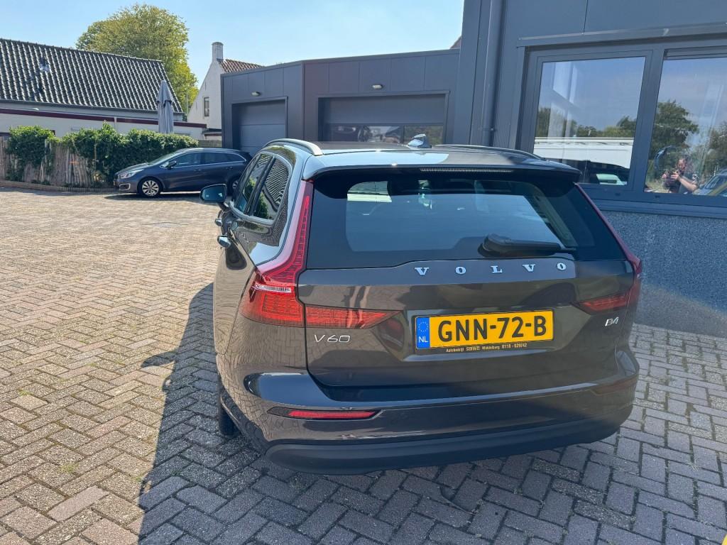 Volvo V60 2.0 b4 essential edition
