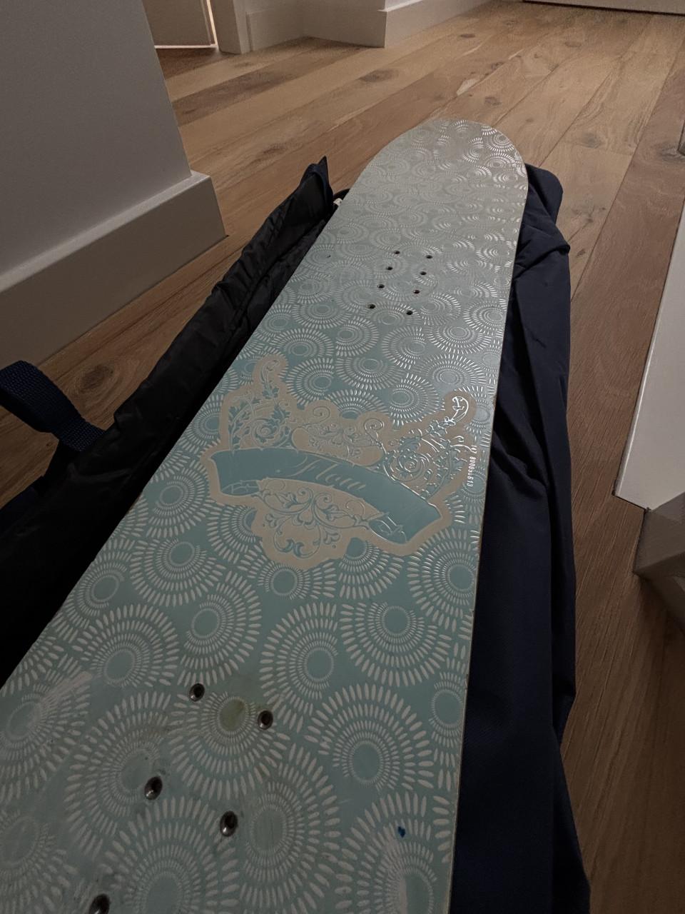 Snowboard set voor vrouwen: Snowboard Flow Venus 147 cm, boots Northwave 41