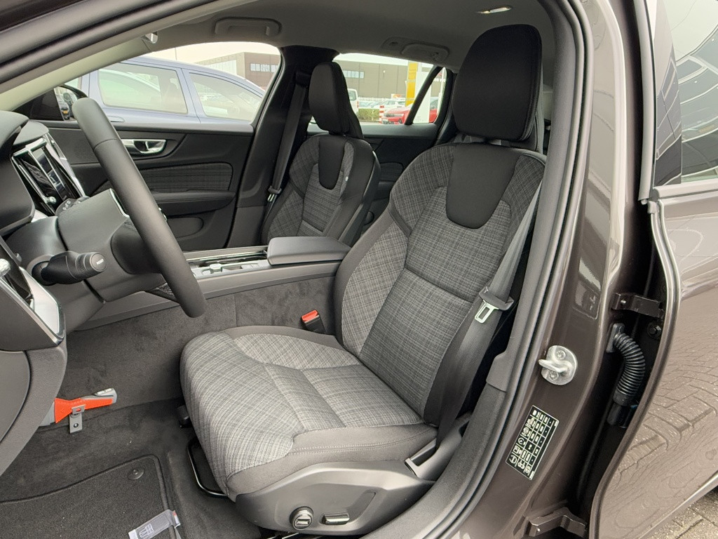 Volvo V60 b3 essential edition
