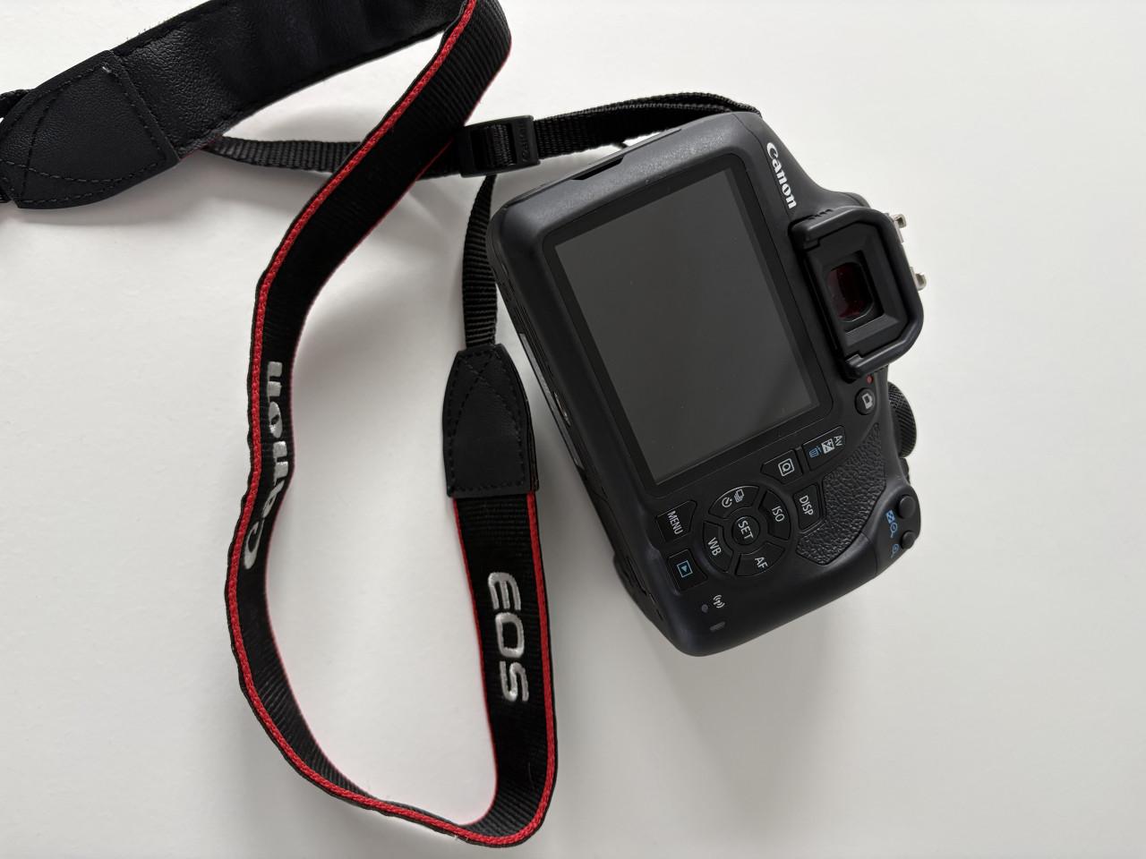 Canon EOS 2000D + 2 lenzen en camera tas