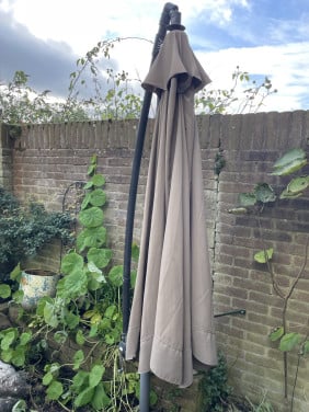 Parasol , zweefparasol hangparasol