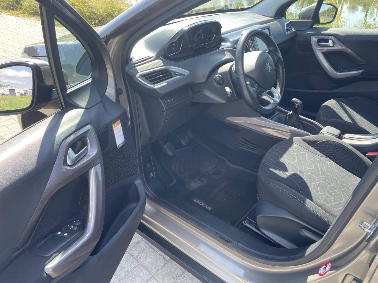 Peugeot 2008 1.2 pure tech blue lion