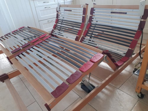 2 x 90 x 200 Elektrisch verstelbare lattenbodems (in goede staat )