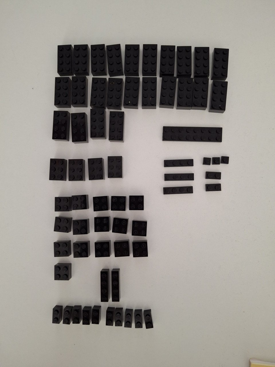Zakje gesorteerde zwarte legoblokjes