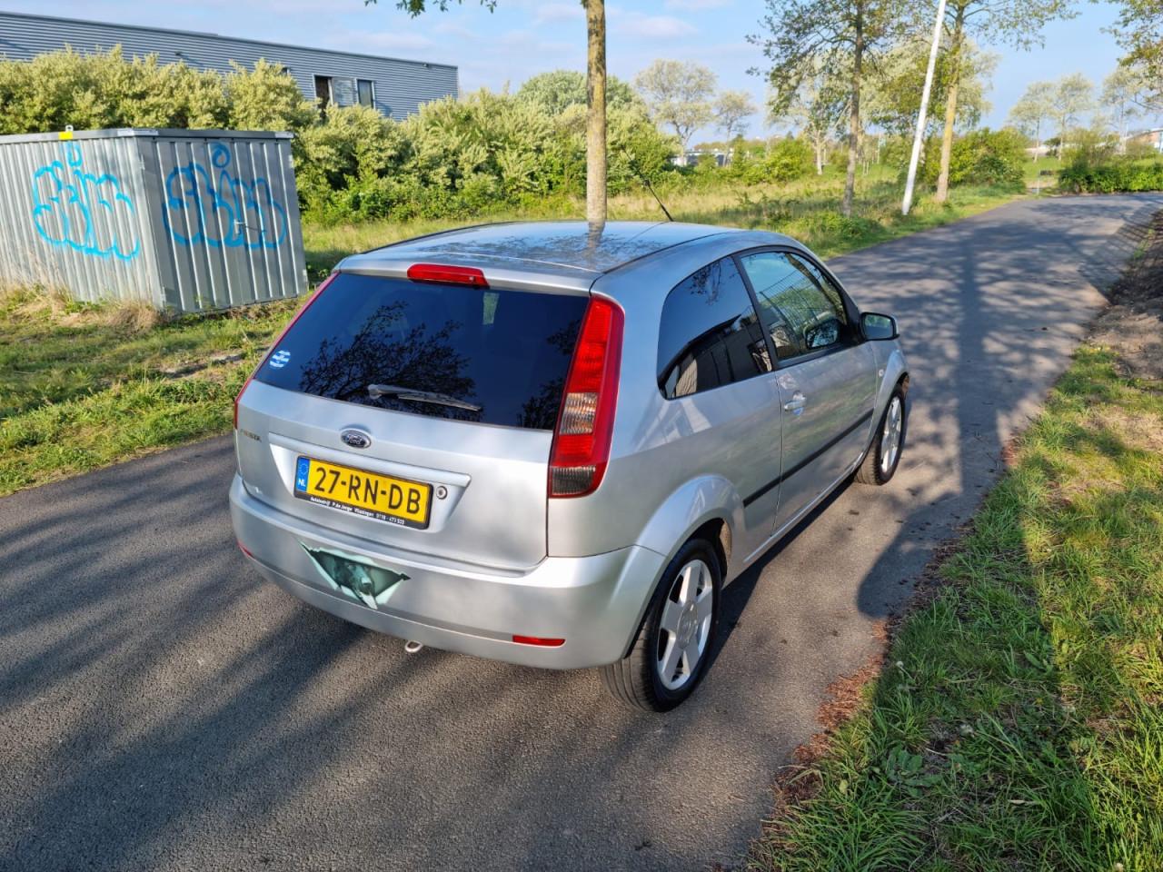 Ford fiesta 1.3i bouwjaar 2005 103000km zeer goede staat