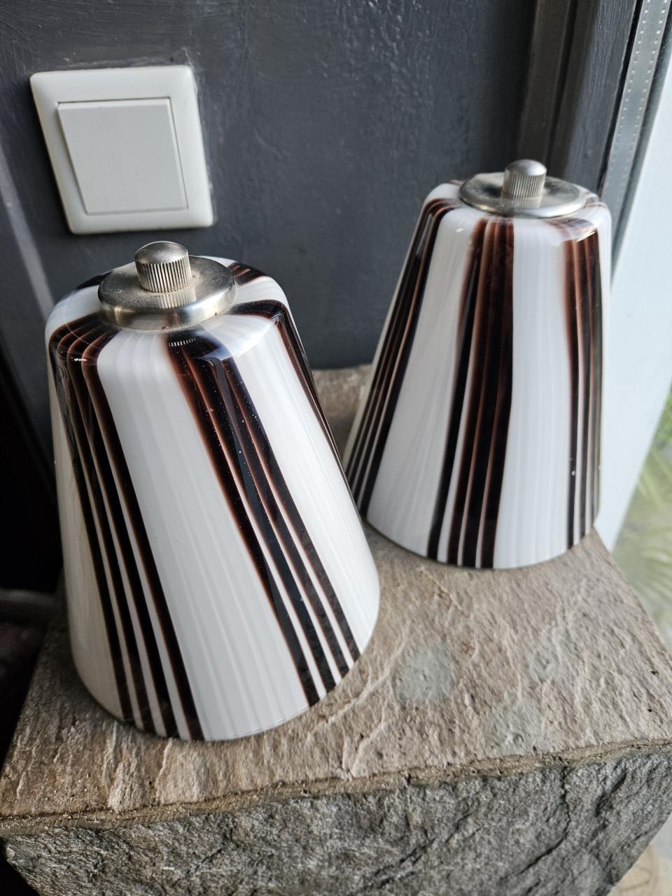 2 prachtige antieke glazen lampenkappen in zeer nette staat.