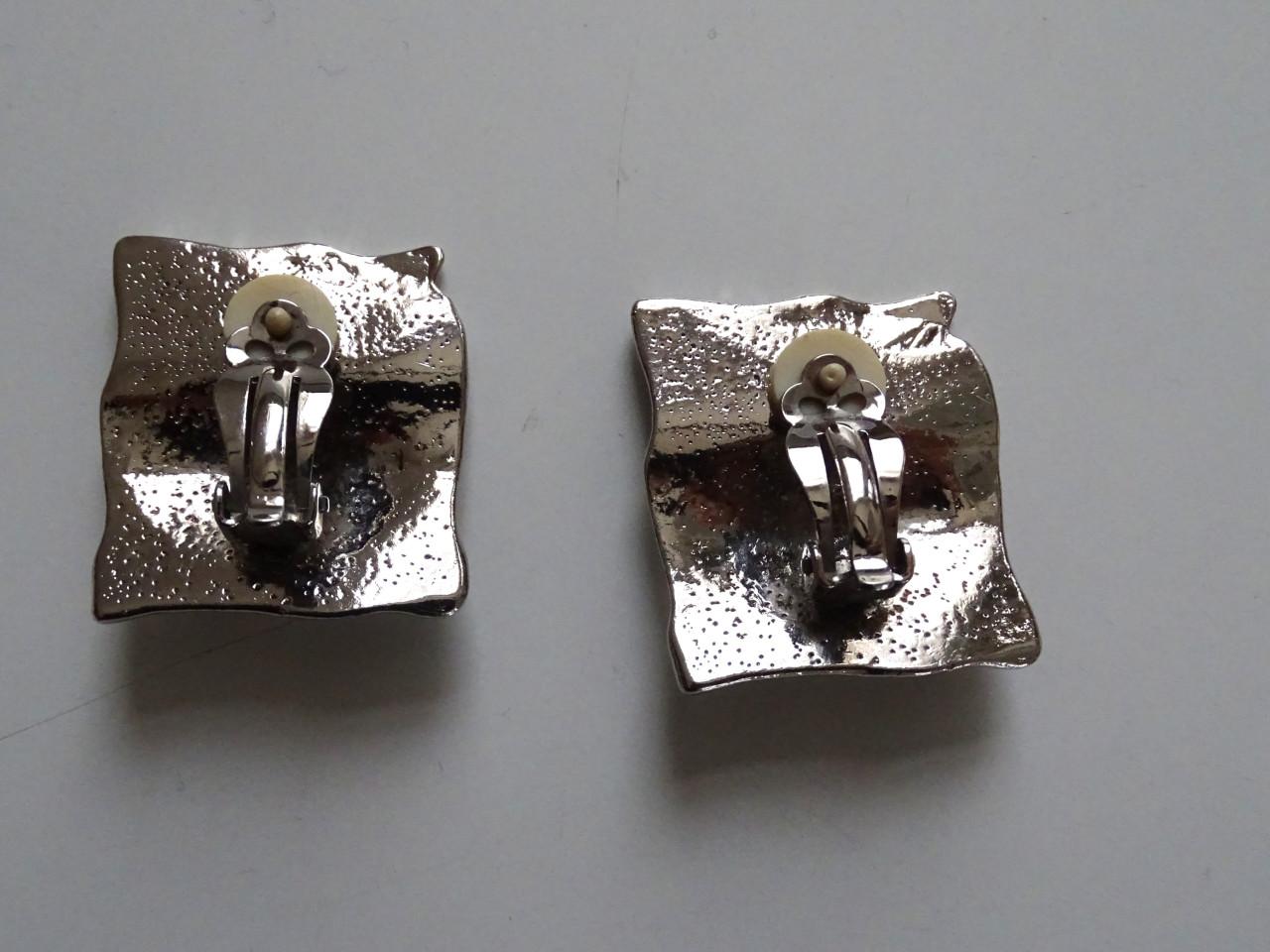 Vintage clip-on Oorbellen gehamerd metaal Brutalisme