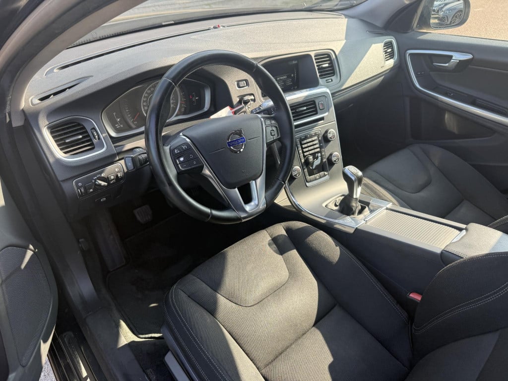 Volvo V60 2.0 d3 summum pdc stoelverwarming