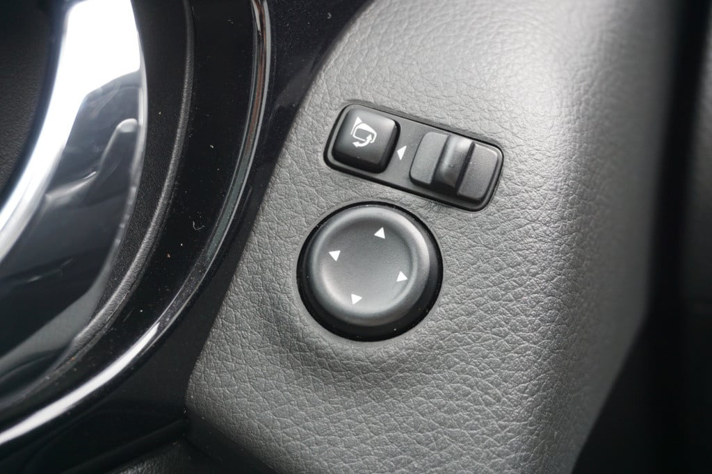 Nissan Qashqai 1.2 tekna + climate / navi / cruise / elektr. ramen / pano. 
