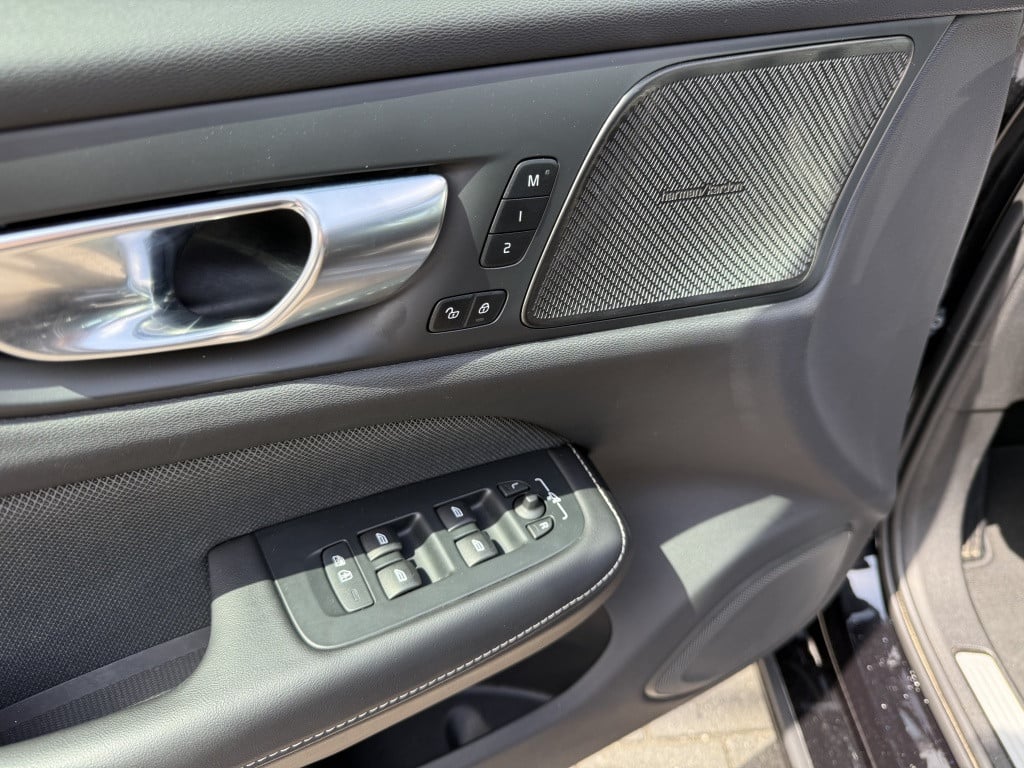 Volvo V60 t6 398pk recharge plus dark| panodak| adap.cruise| trekhaak| cam