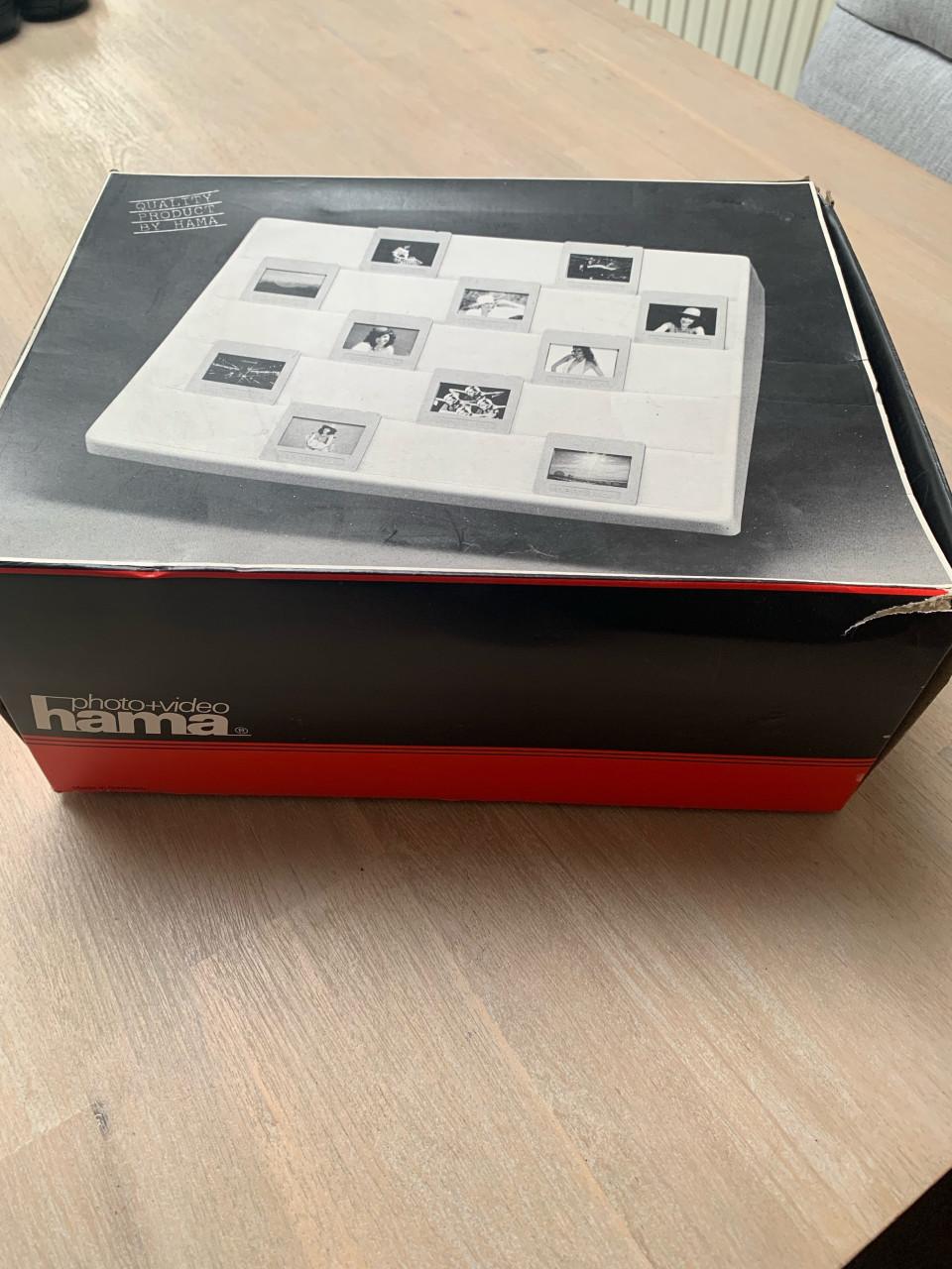 Diaprojector en toebehoren.