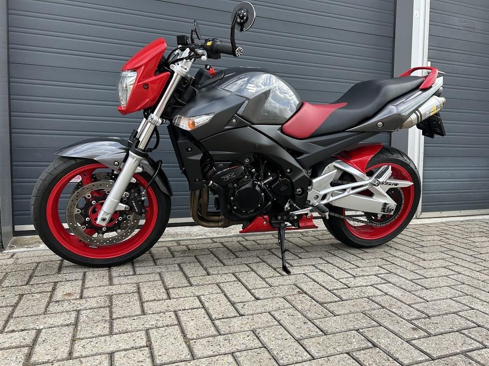 Suzuki GSR600 uit 2010 met slechts 9147 km!!, LeoVince/TopBlocks €3650,-