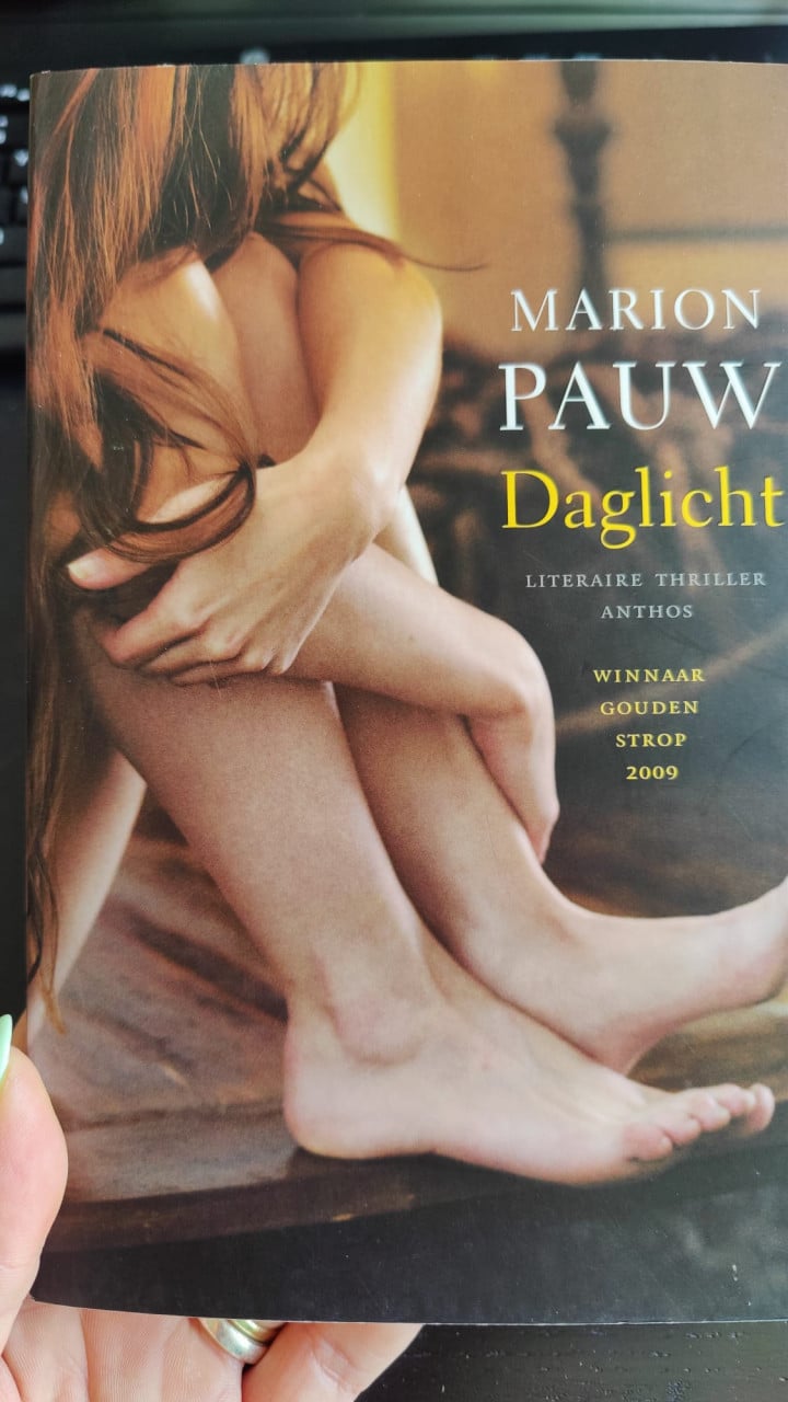 Boeken bundel volwassenen met o.a. Marion Pauw, Carry Slee en Connie Palmen