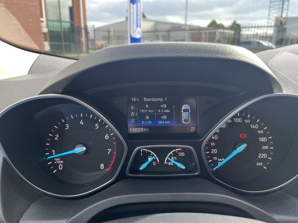 Ford Kuga 1.5 ecoboost titanium 2000 kg  trekgewicht
