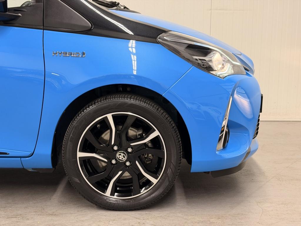 Toyota Yaris 1.5 hybrid skyblue edition
