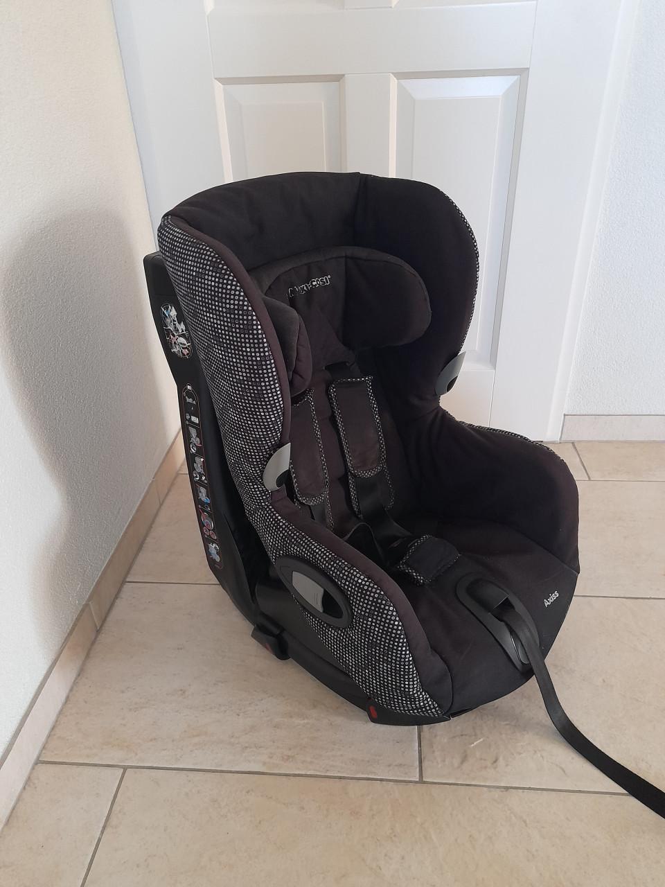 Maxi - cosi Axiss (draaibaar) ( in goede nette schone staat )