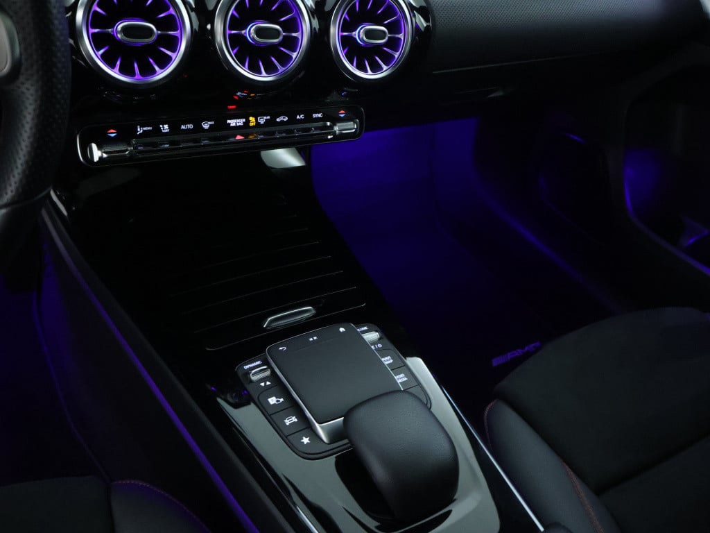 Mercedes-Benz A-Klasse 180 business solution amg | panoramadak | sfeerverli