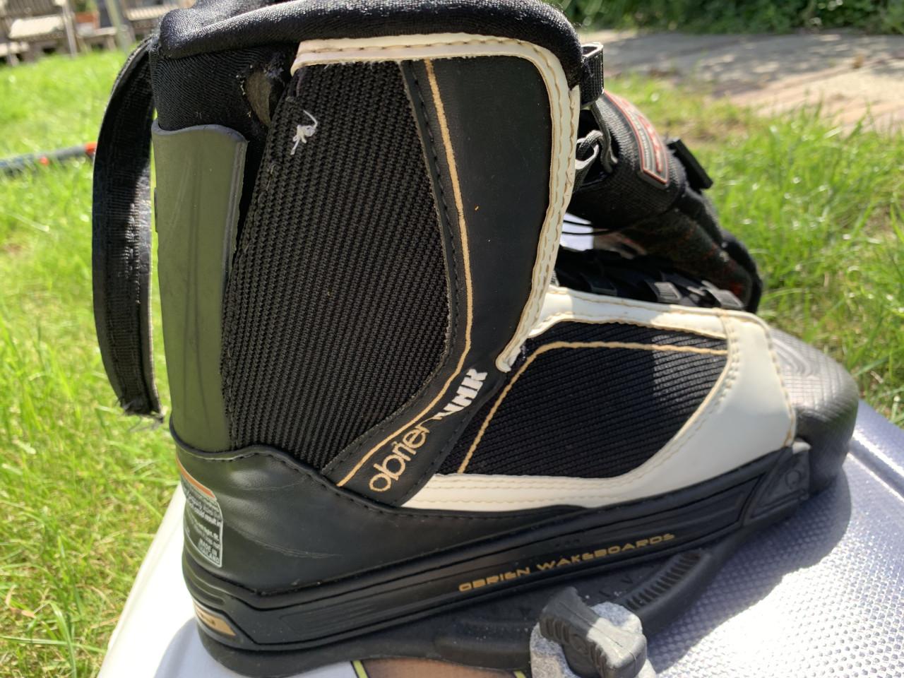 O'Brien wakeboard, model Player 138,bijpassende bindingen en een paar hands