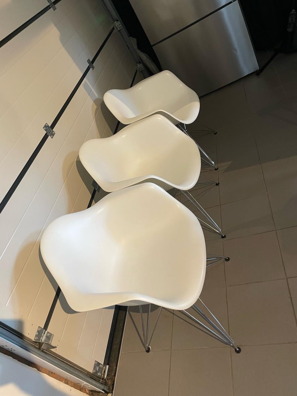 3 replica’s Vitra Eames stoelen