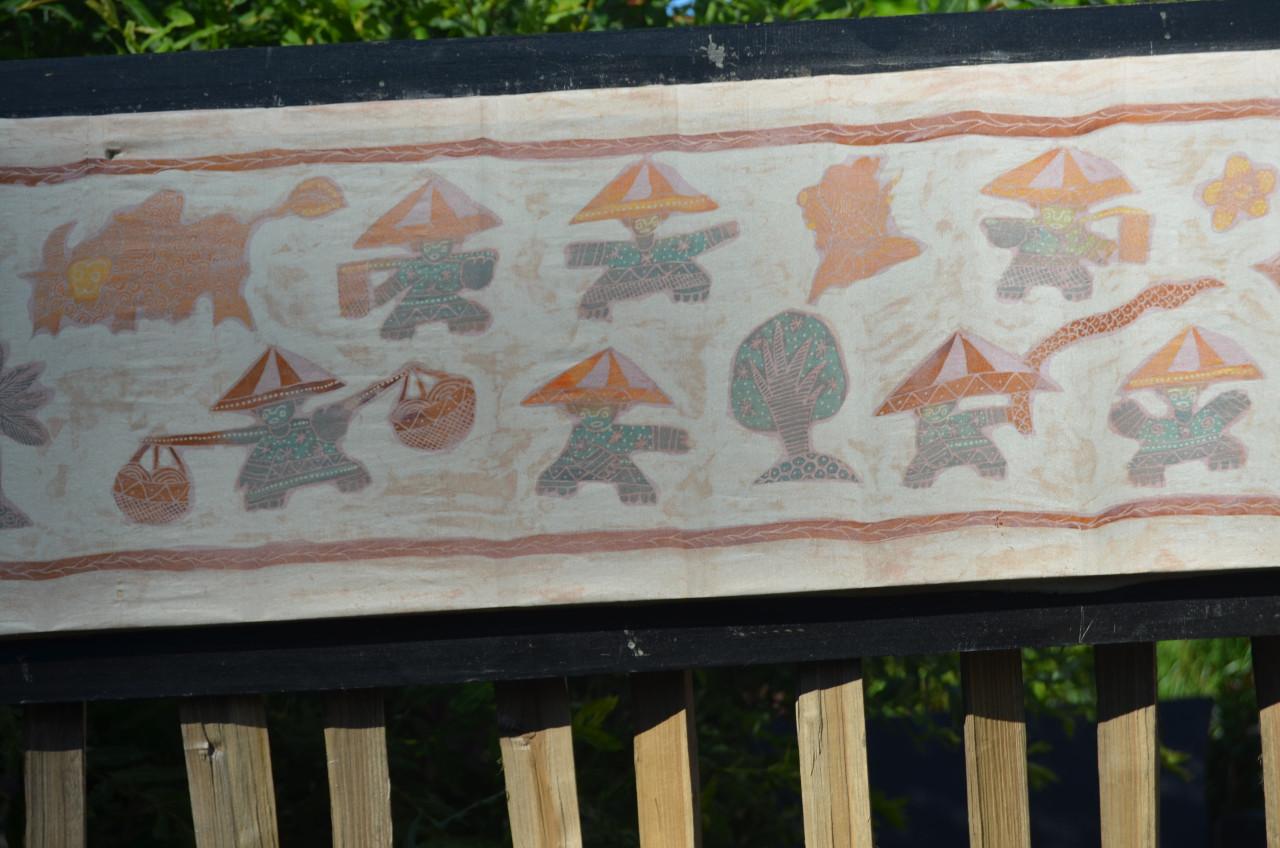 3 Leuke batiks in redelijke staat, op ééntje na dan.