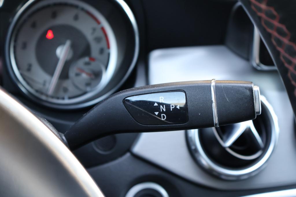 Mercedes-Benz Gla-klasse 200 ambition amg 157 pk i automaat i stoelverwarmi