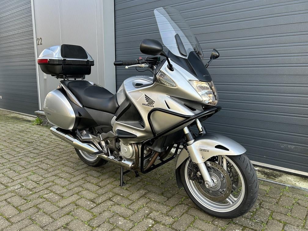 Honda NT700V Deauville uit 2010 met ABS, topkoffer, valbeugel, etc €3250,-