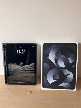 Apple iPad Air 5 (M1) 64GB WiFi + Cellular + Toetsenbordhoes | Nieuwstaat