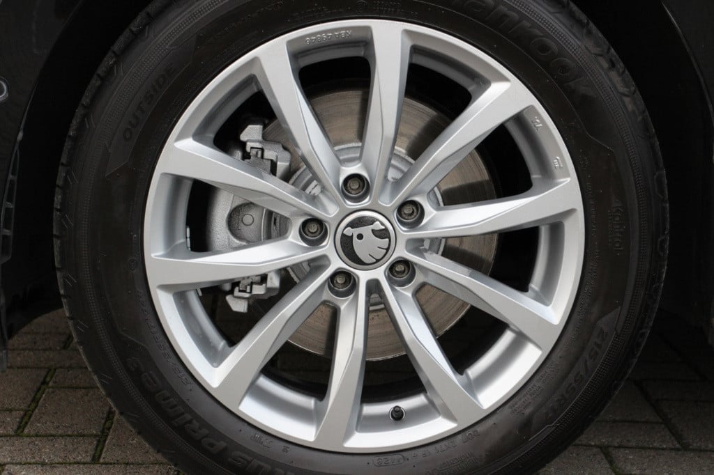 Skoda Superb combi 1.6 tdi style business | automaat | navi | camera