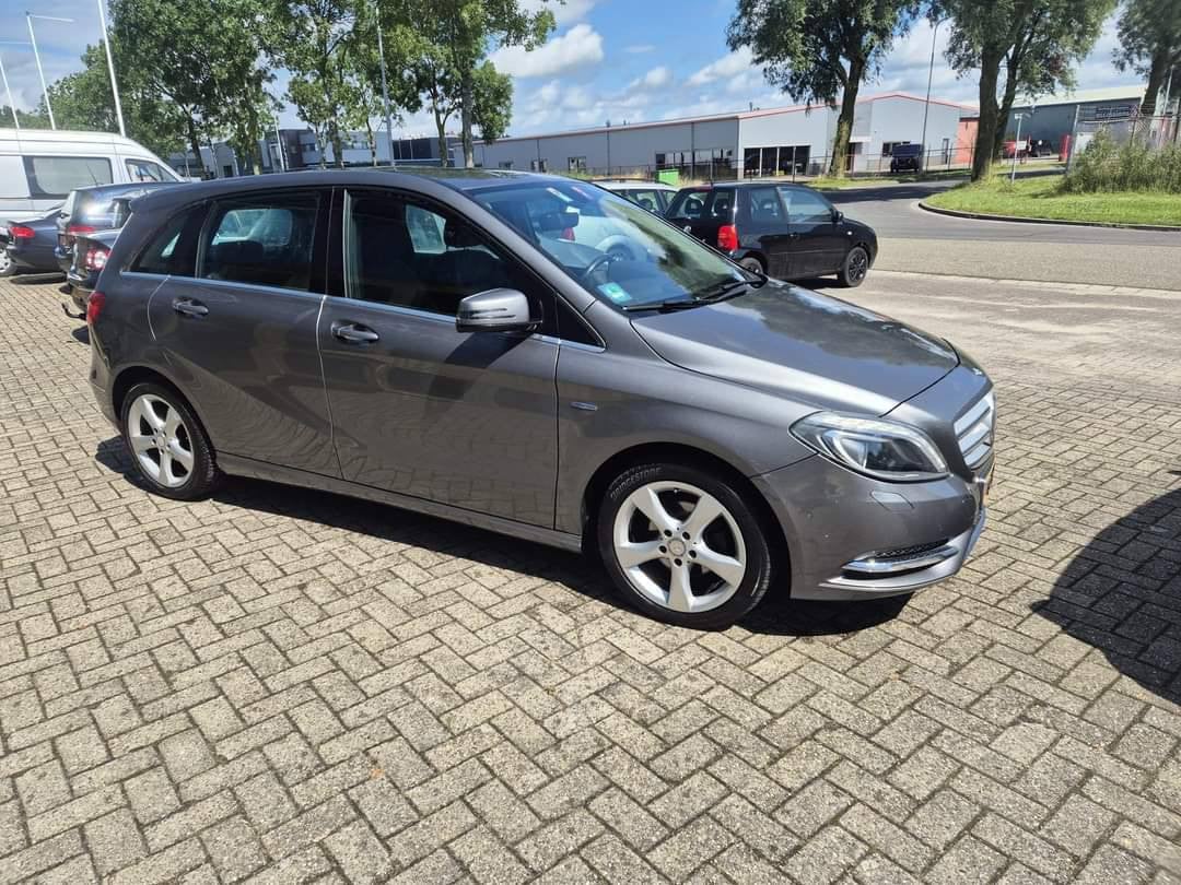 Mercedes B-KLASSE 180 cdi Ambition 5deurs bj:2012 leer-navigatie