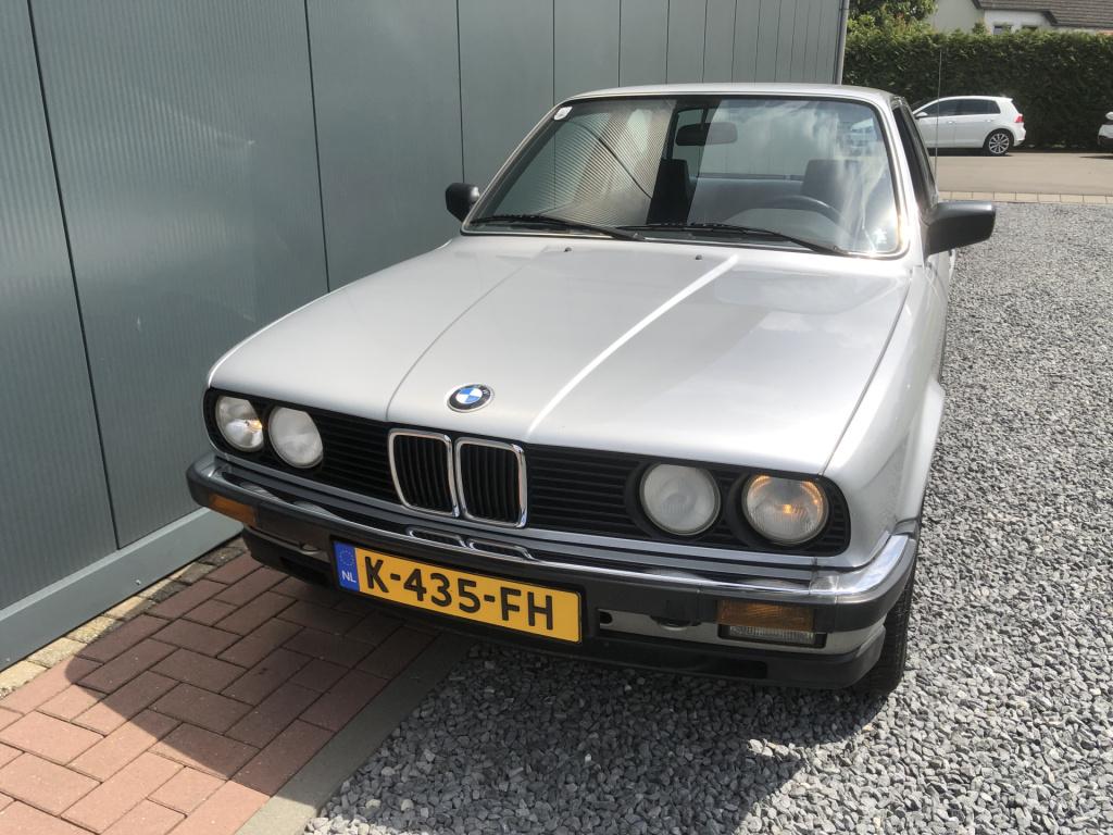 BMW 3-serie 318i 90pk sedan e30