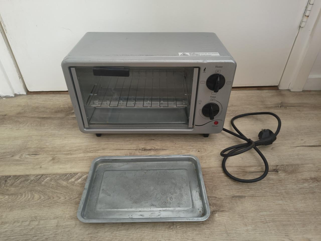Nette elektrische oven, kampeeroven, campingoven 600W.
