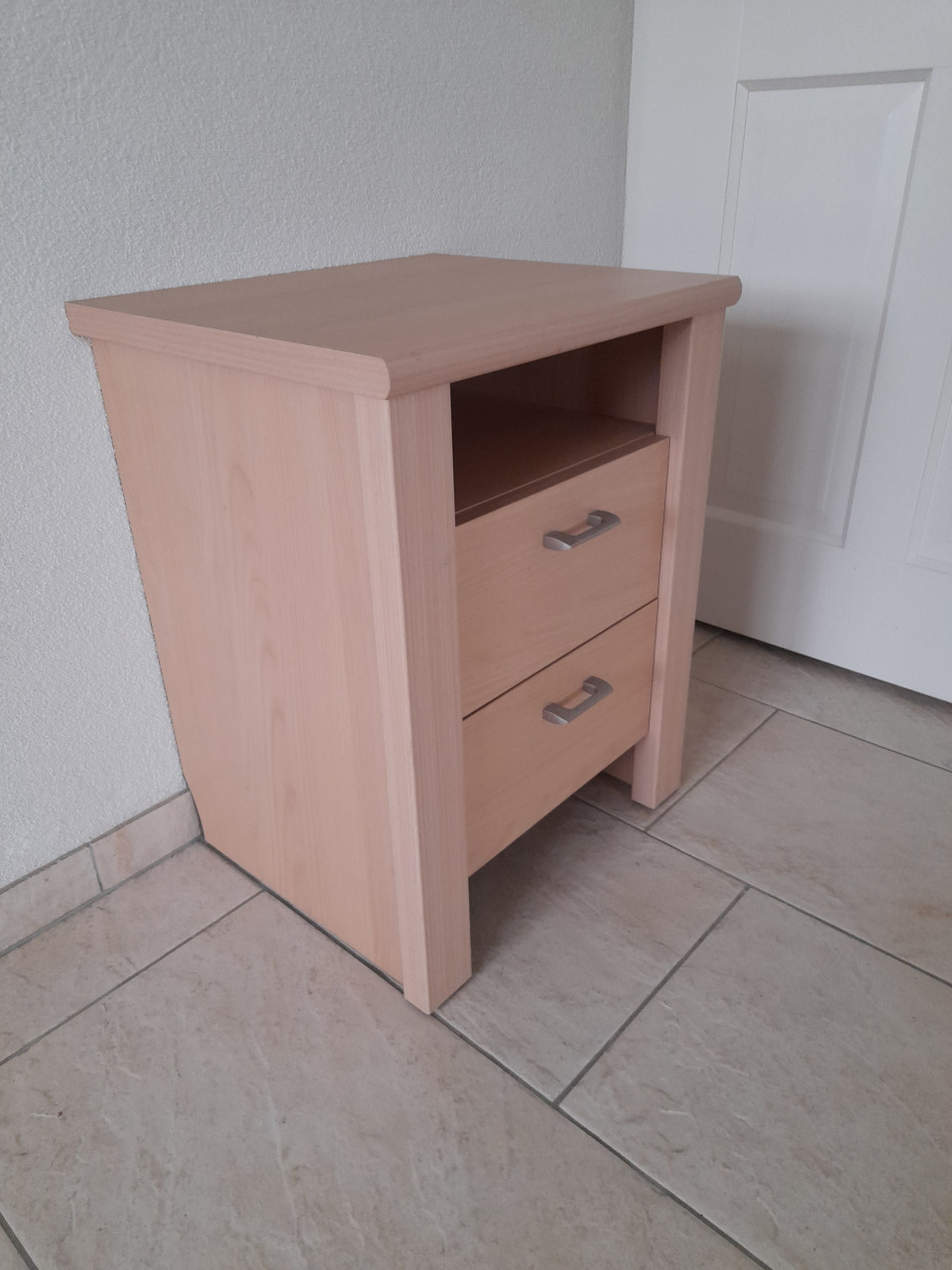 Nachtkastje 45 x 39 x 58H (in goede staat )