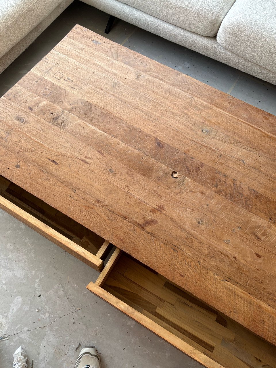 Massief houten salontafel met 2 lades