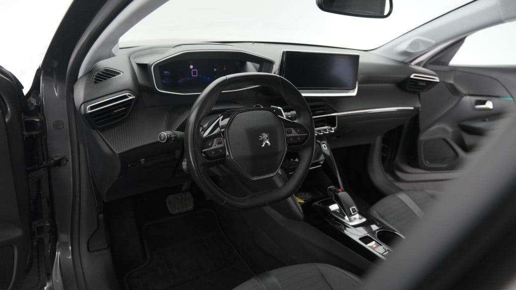 Peugeot 208 puretech 100 eat8 allure | camera | apple carplay | navigatie |