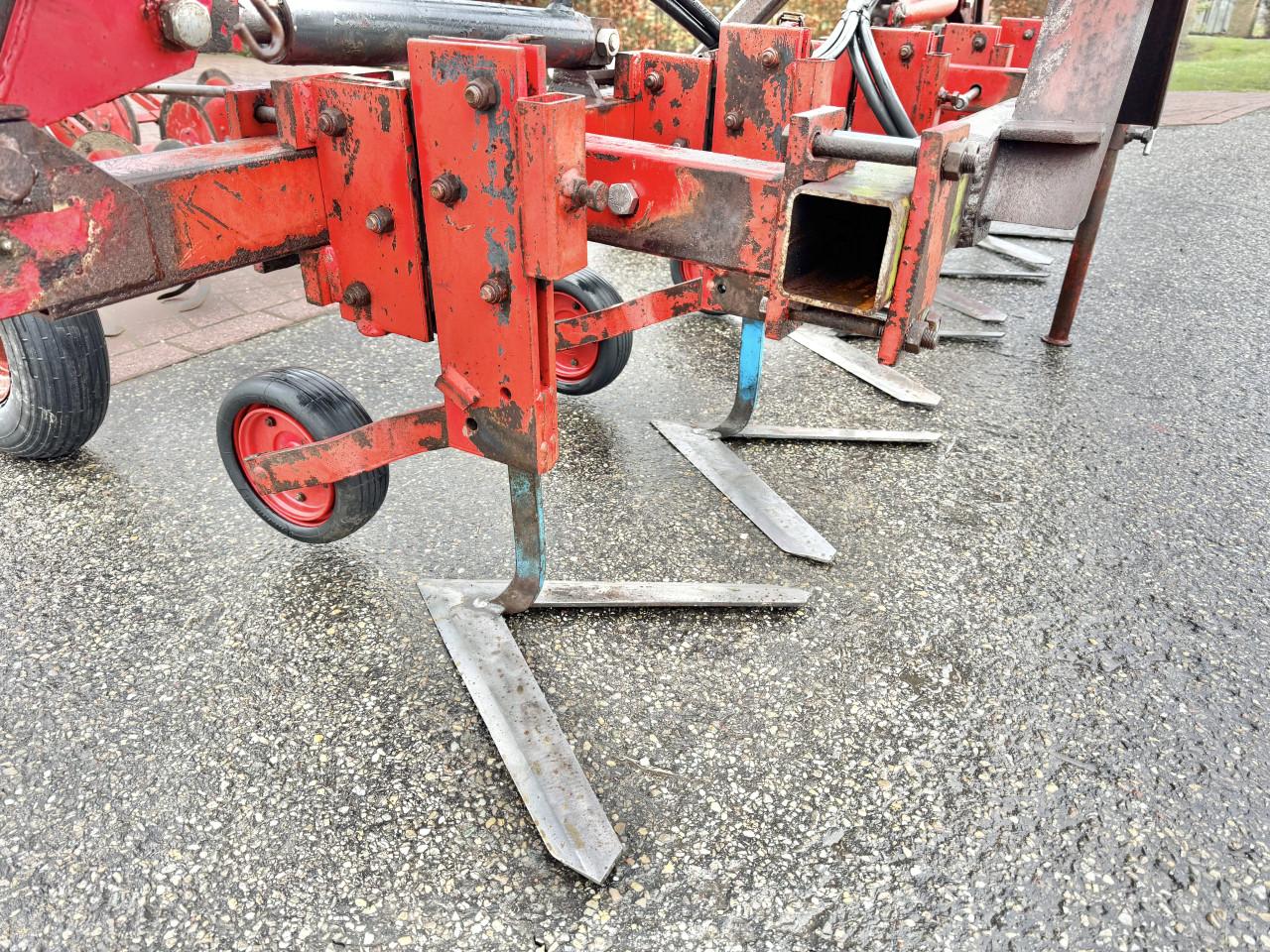 12 rijige Steketee Schoffelmachine Hydr.opklapbaar