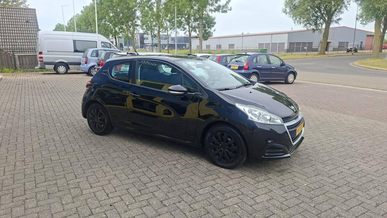 Peugeot 208 1.2 VTI Active 3deurs bj:2013 airco apk 5-2027 i.z.g.st
