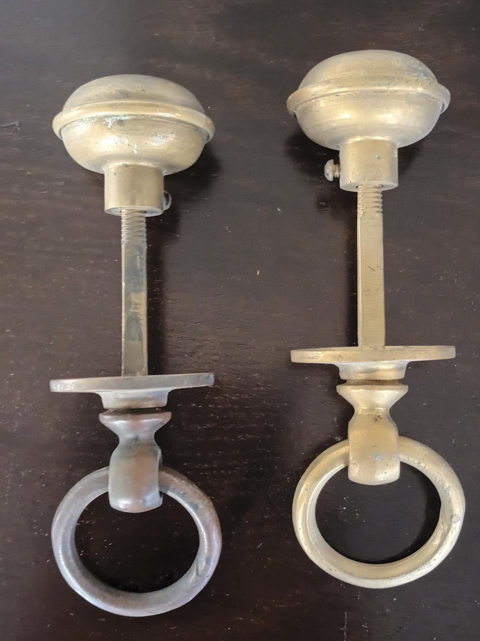 2 antieke koperen deurknoppen