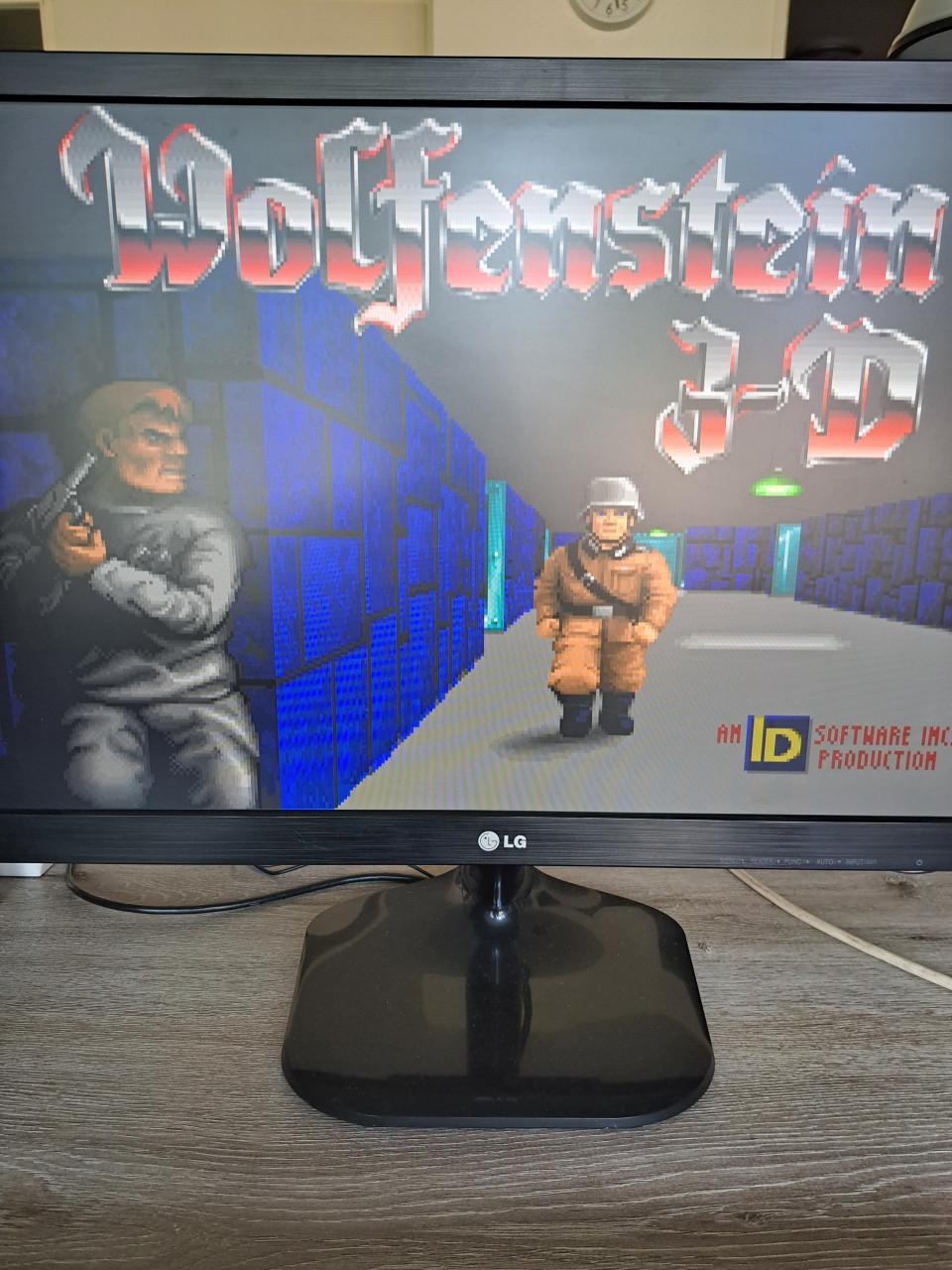 Acer pc compleet met monitor en draadloos toetsenbord en muis.