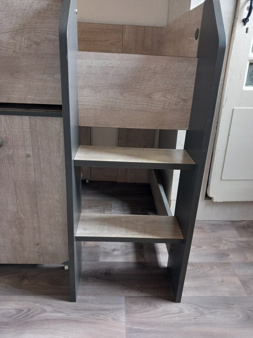 Half-hoogslaper met buro