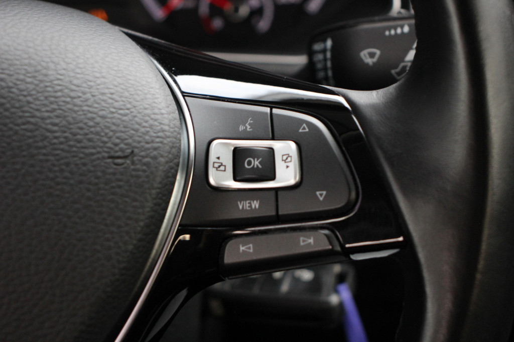 Volkswagen T-roc 1.5 tsi sport | acc | stoelverwarming | carplay |
