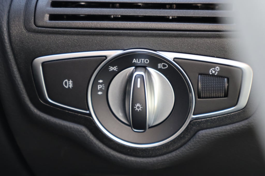 Mercedes-Benz Glc 300e 4matic business solution luxury l mbux l panoramadak