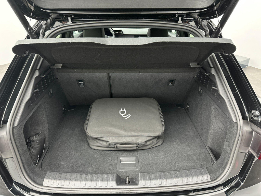 Audi A3 sportback 40 tfsi e s-line pano matrix camera acc lane
