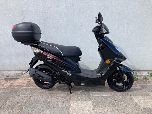 2X KYMCO VP50 SNOR SCOOTERS TE KOOP ! BEIDEN WEINIG KM !!